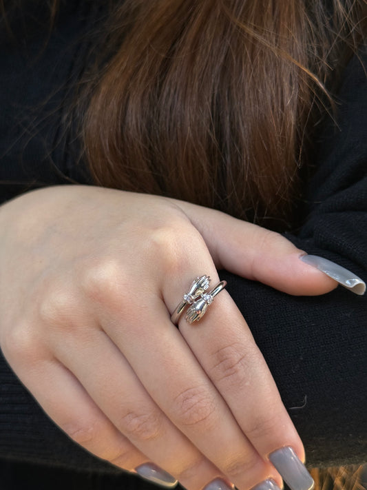 Diamond hug ring